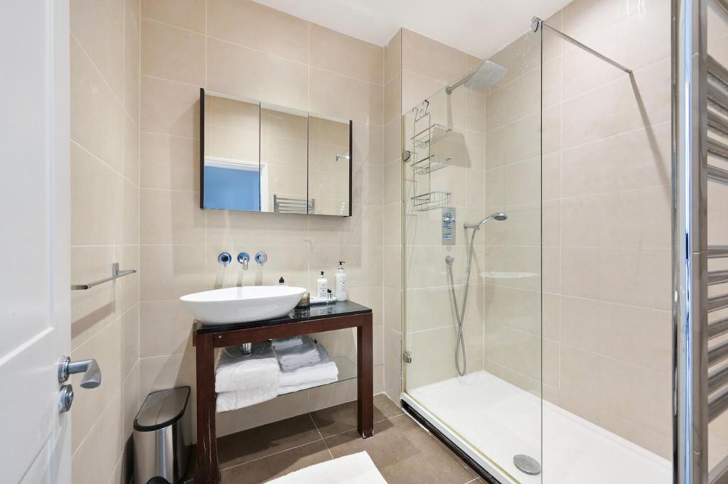 Ferienwohnung Cozy Hideaway In South Ken! London Exterior foto